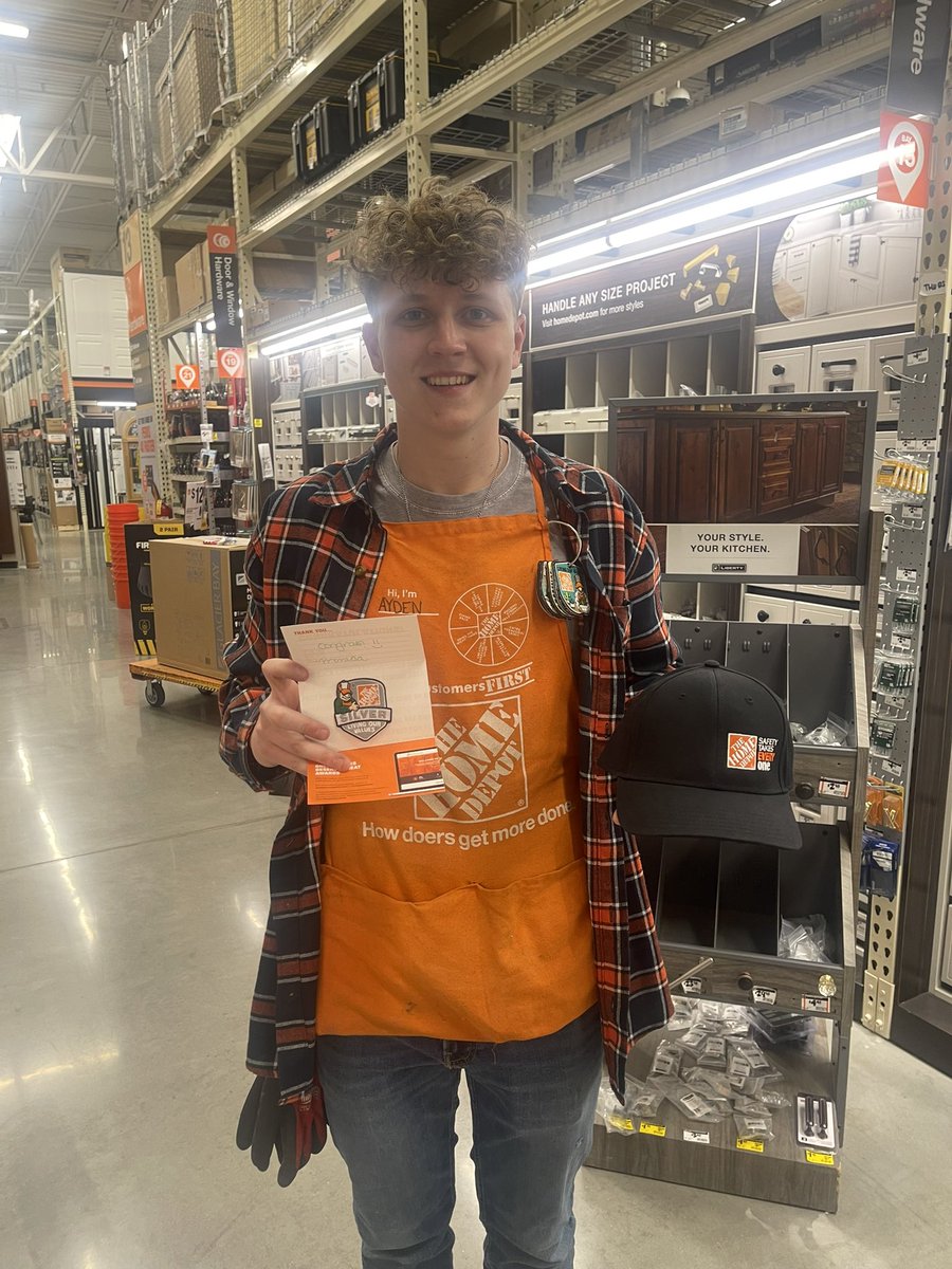 specialty6887's tweet photo. Elise (D31), Heather (D90), Ayden (D94), and Kim (D24) all celebrating Homer Milestones! Thank you all for your hard work and dedication to driving customer service! We appreciate you!! #6887 #TheHomeDepot https://t.co/VZoGSJPQbt
