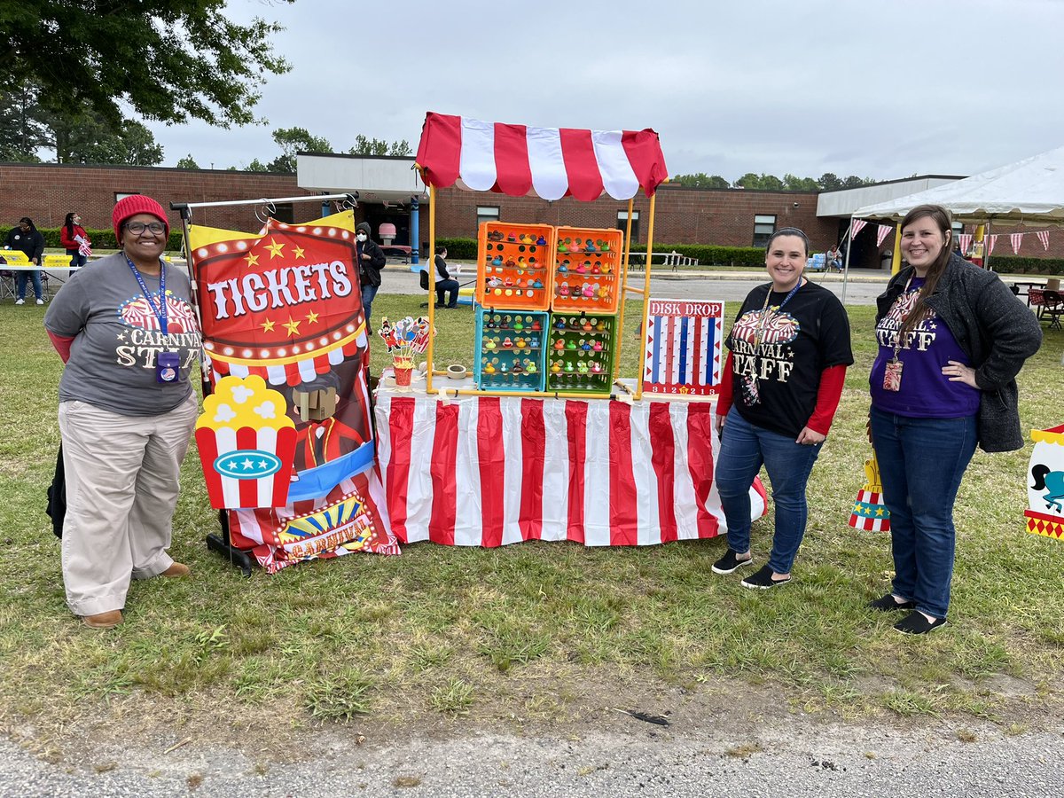MeganEberhardt1's tweet photo. Third grade is ready for our SOL Carnival!! Pride of the HERD at EFES! @EFES_Proud @SufVAschools @nkarakla https://t.co/Qqo5QOx1bS