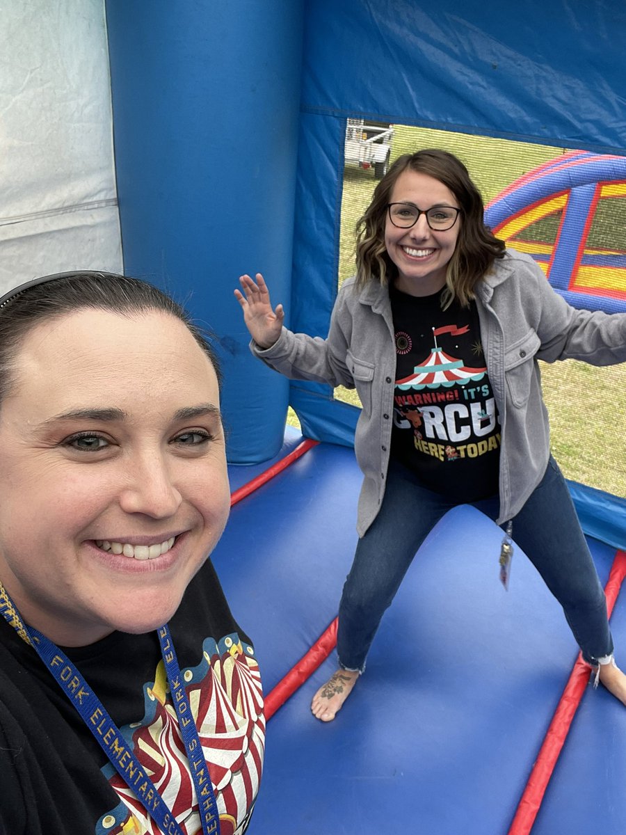 MeganEberhardt1's tweet photo. Third grade is ready for our SOL Carnival!! Pride of the HERD at EFES! @EFES_Proud @SufVAschools @nkarakla https://t.co/Qqo5QOx1bS