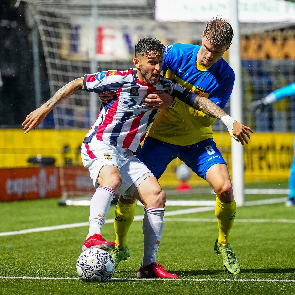 supclubwII's tweet photo. Willem II mag blijven hopen op nog een seizoen Eredivisie voetbal na gelijkspel bij Cambuur (1-1), maar heeft zondag tegen FC Utrecht een overwinning en het nodige geluk op de andere velden nodig voor handhaving/play-offs.
Foto’s: Geert van Erven
#SCWillemII #SCWII https://t.co/hxyP5yvQqF