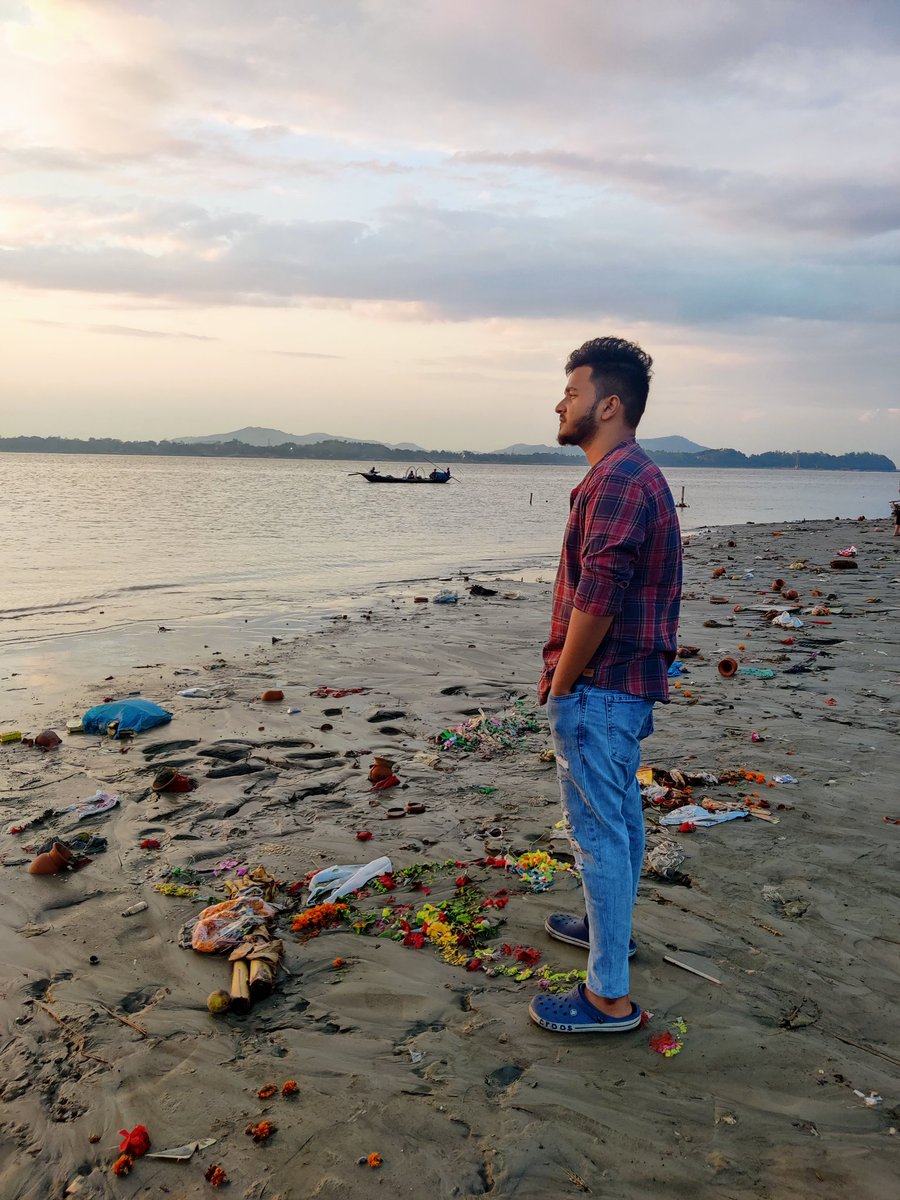 AFTAB69629385's tweet photo. Lachit ghat , Guwahati .... An undesciplined area...🙂🙂🙂....Sad to seee lachit ghat like this ... @himantabiswa @gmc_guwahati https://t.co/kiAtK8wNDv