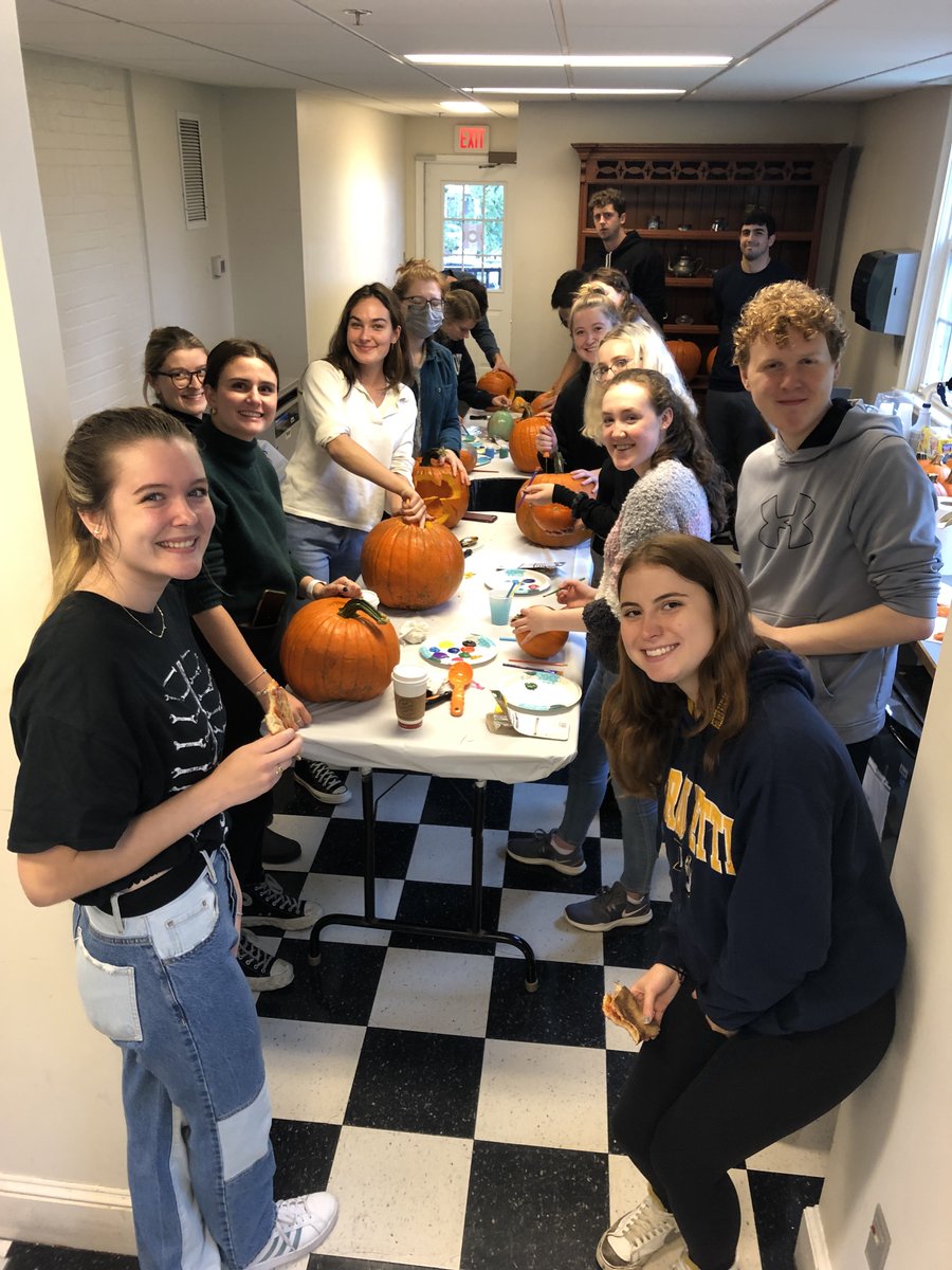 BCIrishStudies's tweet photo. As the semester winds down, we want to celebrate a wonderful year at Irish Studies! Thank you to everyone who contributes to and participates in Irish Studies. We can't wait to see you all next year! 

#irishstudiesprograms #bcirishstudies #irishstudies #ireland #bostoncollege https://t.co/FEy3VfkVOw