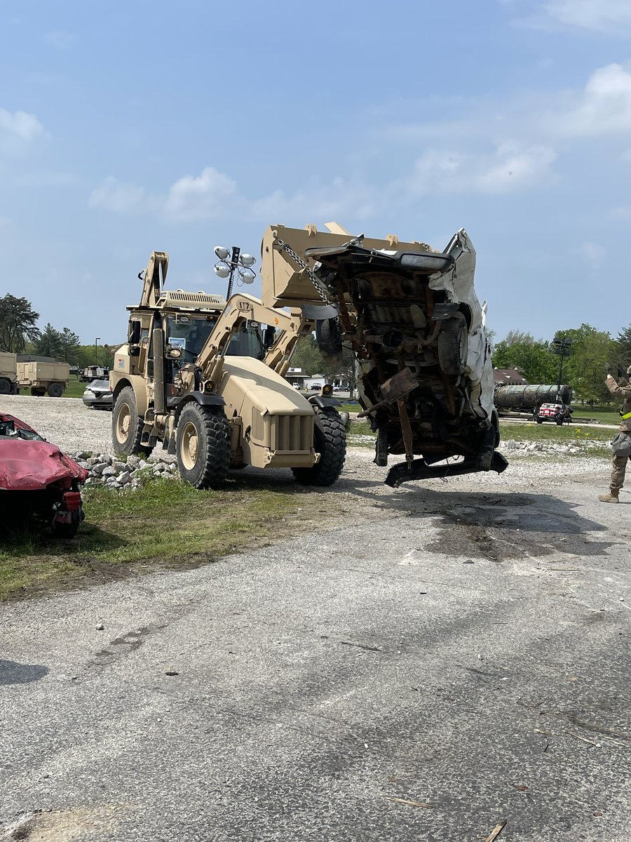 36thENBDE's tweet image. The Titans of 104th Engineer Construction Company utilized their heavy equipment to clear the way in a simulated route clearance mission in GR22.

Their capabilities are crucial in enabling our Task Force to provide life saving support.
#StayRugged #StayReady
@iii_corps @jtfcs