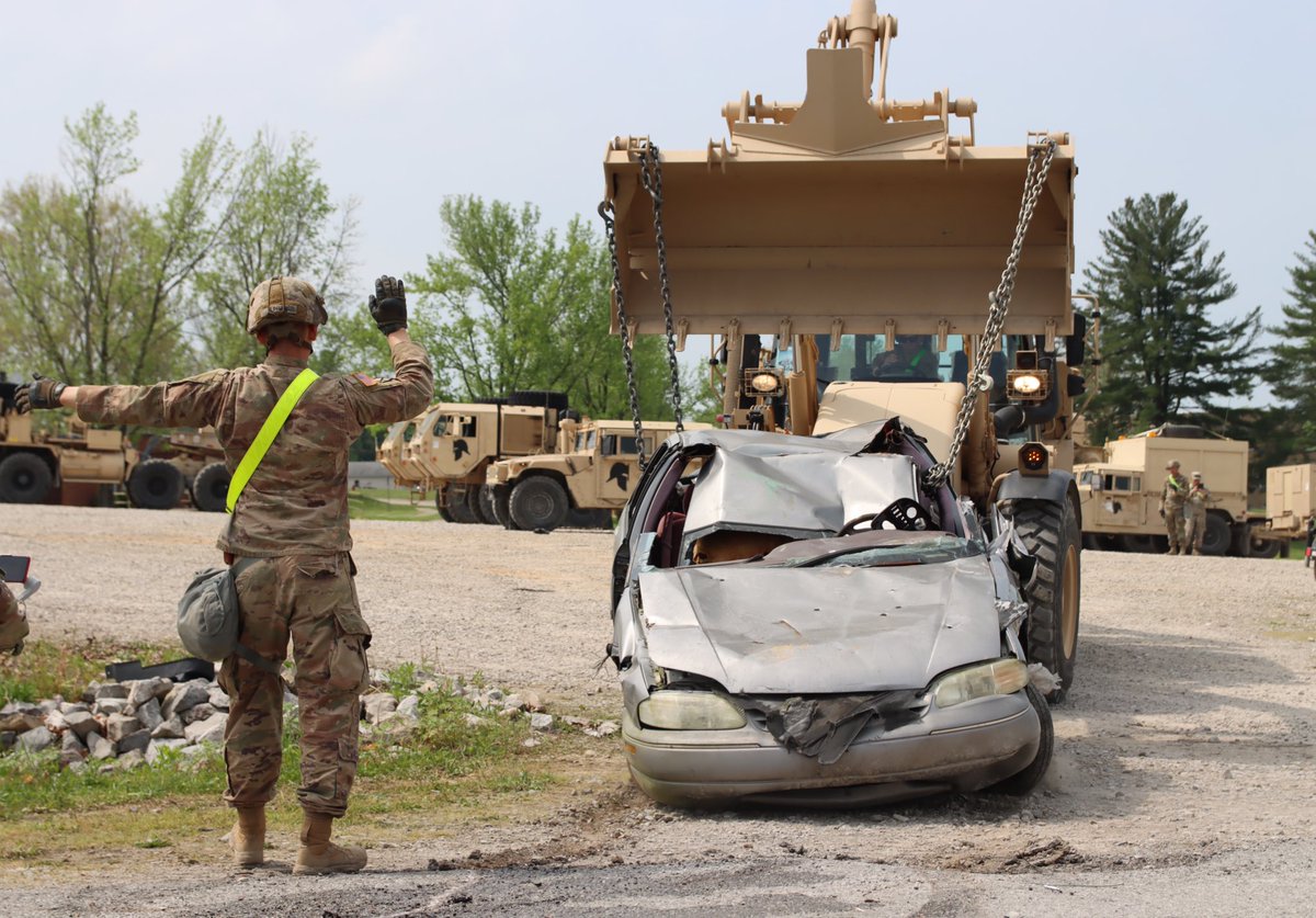 36thENBDE's tweet image. The Titans of 104th Engineer Construction Company utilized their heavy equipment to clear the way in a simulated route clearance mission in GR22.

Their capabilities are crucial in enabling our Task Force to provide life saving support.
#StayRugged #StayReady
@iii_corps @jtfcs