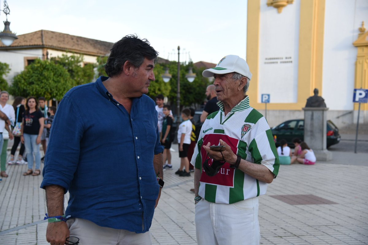 CordobaCF_ofi's tweet photo. 📸 Visita a la Peña Cordobesista Cañero, uno de los barrios más blanquiverdes de #CordobaEsp.
Gracias por vuestro apoyo incondicional y vuestra #pasioninfinita. Juntos #VolveremosCCF ⚽💚 https://t.co/FLWsS8czfZ