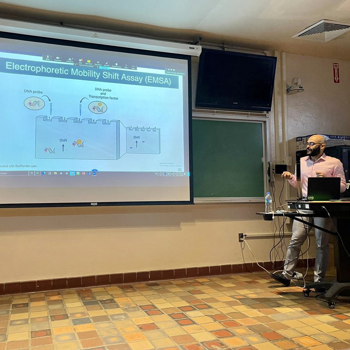 josarc's tweet photo. It’s official! @Vyse505 successfully defended his MS thesis today becoming the 1st graduate of the @theJARMlab. Best wishes on the new adventures. 🎉🧬 https://t.co/LyO13fZPS1