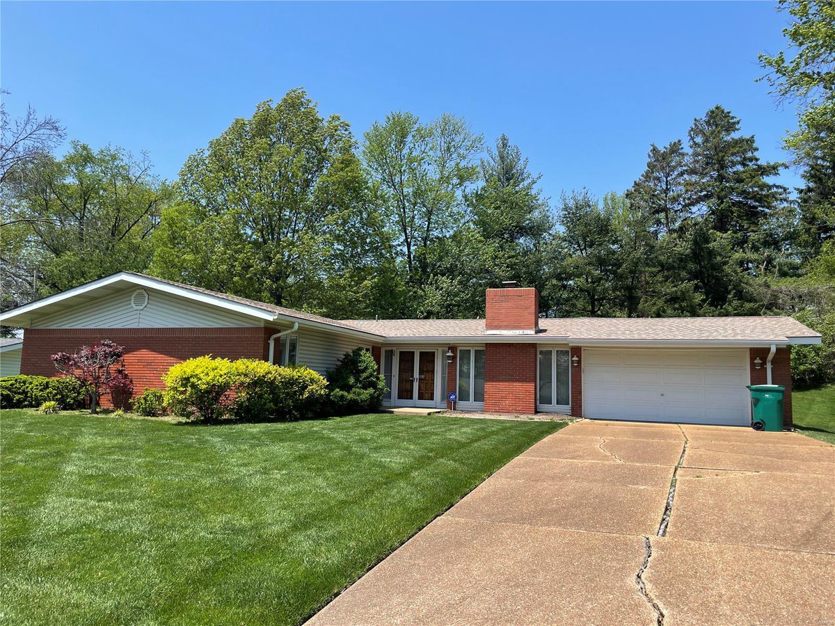 Do you know someone looking for a great #property in #SaintLouis?   #realestate tour.homestlouis.com/home/QD6GW2