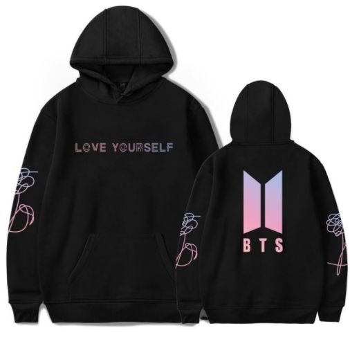 seokk_moon's tweet photo. A blusa comprei na cor preta também, a calça excelente qualidade e ainda ganha uns mimos 🥰 (a foto da calça pendurada é da lojinha), as melhores sim https://t.co/jnm6xhn4np