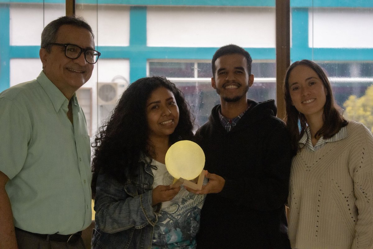 iunav's tweet photo. #IUNAVInforma:
Entregamos un incentivo a nuestro estudiante Alexander Molaya por haber ganado el 1er lugar en el concurso de Poesía en el marco de la Semana de la #Interculturalidad de IUNAV 🙌🏼☺️ https://t.co/AF774RQ7yp