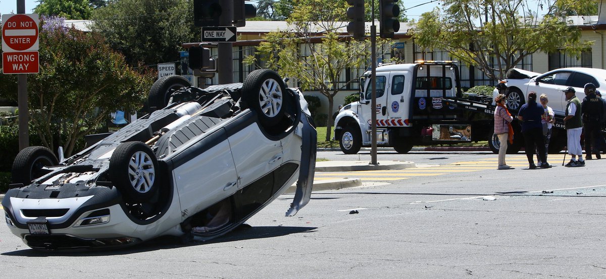 ShorealoneFilms's tweet photo. #PasadenaFD along with #PasadenaPD on scene of a 2 car TC @ SierraMadre & OrangeGrove no major injuries reported..please avoid the area.. #PasadenaNews 05-11-22 https://t.co/HZwoTG4qk2