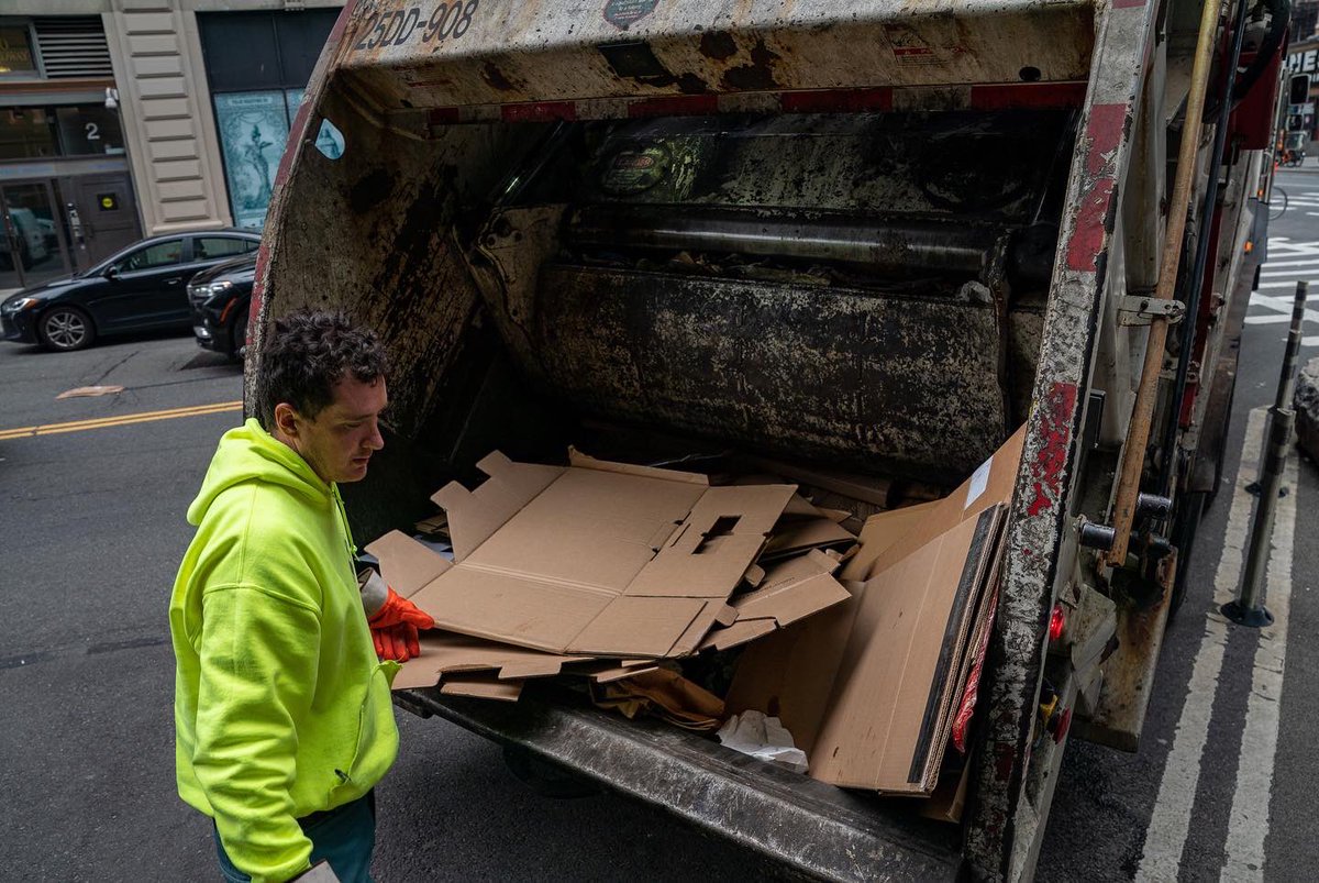 NY_PHOTOGRAPHER's tweet photo. Sweeps of houseless camps continued in New York City, New York, U.S., May 11, 2022. (David 'Dee' Delgado)
.
.
.
#notonassignment #bronxisfearless #legacyshooter #dispatchnyc #hustleharder #worlddeserveswitnesses https://t.co/wWOuUGM3Pv