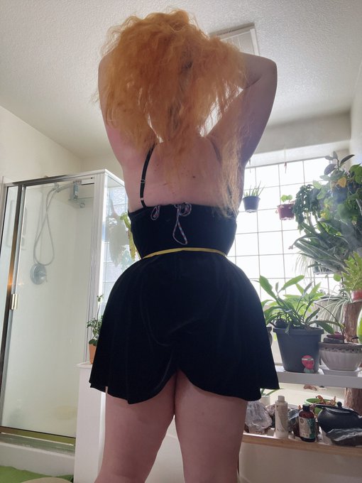 Wedgie ☺️ https://t.co/guNVOG7t8N https://t.co/lHRIrMKFjq