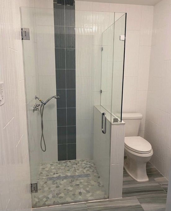 belleinc's tweet photo. Finally someone got the shower right! https://t.co/DSWMOWe1KR