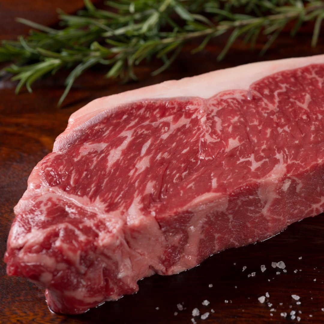 Bife de chorizo Wagyu Kobe

Reconocido por su exquisito sabor, suavidad y ternura, la superioridad de este corte es sin dudas una atracción para comensales de todo el mundo.

¿Ya probaste la carne kobe?

#parrillaargentina #restaurant #PuertoMadero  #carneargentina