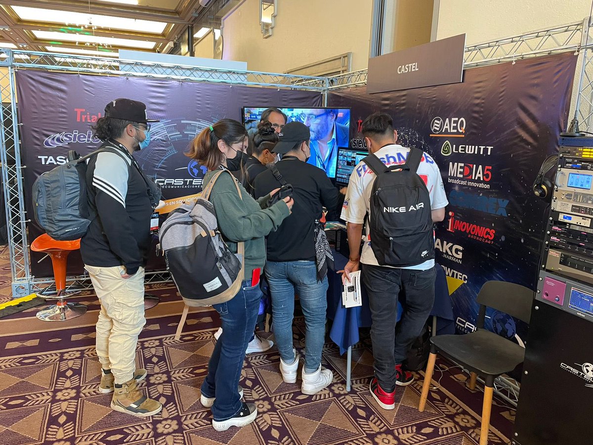 CastelBroadcast's tweet photo. Hoy ya es el último día de @tecomtel pero al igual que ayer hemos seguido recibiendo a todos quienes han pasado a visitar nuestro stand.

#Castel #Broadcast #Tecomtel https://t.co/jI5sy1l8R9