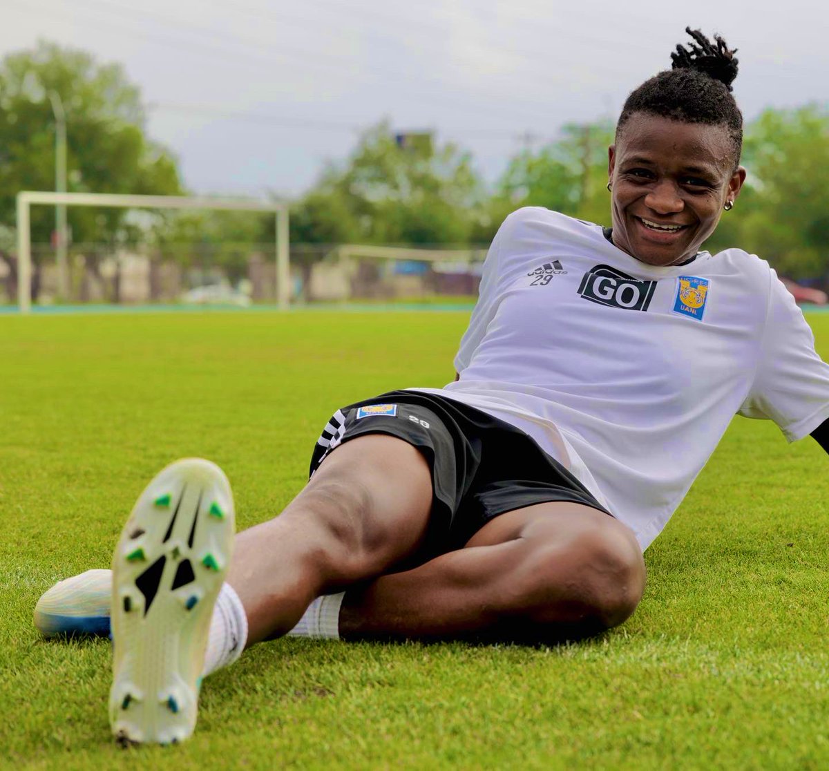 UcheOfficial_'s tweet photo. That smile when the training enter body well well and the “SPEED FLOW”
📸: @PaolaV_S
#xspeedflow #adidasfootball #creadoconadidas @adidasMX #uchennakanu https://t.co/nW6PQHgNjk