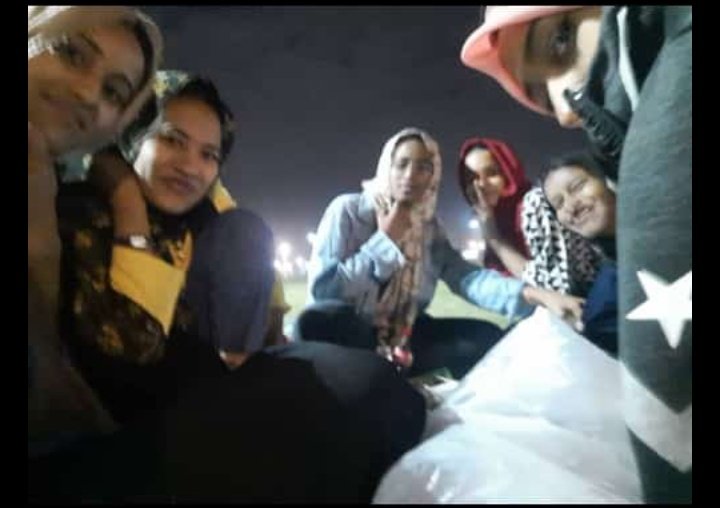 AyaDhoom's tweet photo. Bad quality photos always win😭❤️

Forever >>&amp; to the end of time ❤️"+3" https://t.co/YbhvvEcMRc