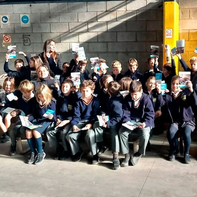 CoopCreando's tweet photo. En el marco de la reapertura de visitas a la planta, en esta oportunidad vinieron los chicos del @MHcolegio
Los alumnos de 3 grado recorrieron la planta y pudieron ver de cerca cada uno de los procesos que llevamos adelante en la cooperativa♻️
🎉Muy contentos de poder recibirlos https://t.co/5XrgSjX2bv