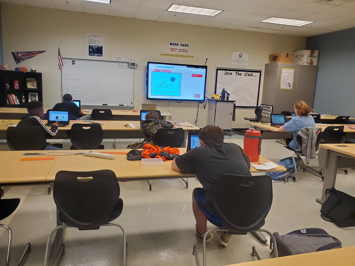 MrsAPursley's tweet photo. Using @makeymakey to test conductivity & create programs in @scratch kept these 6th-grade computer programmers thinking critically! #SparksFlew #GMSbuzz #a5EDventure #vision5
@jbuttrey75 @glenview_middle https://t.co/BJXC3bHxJB