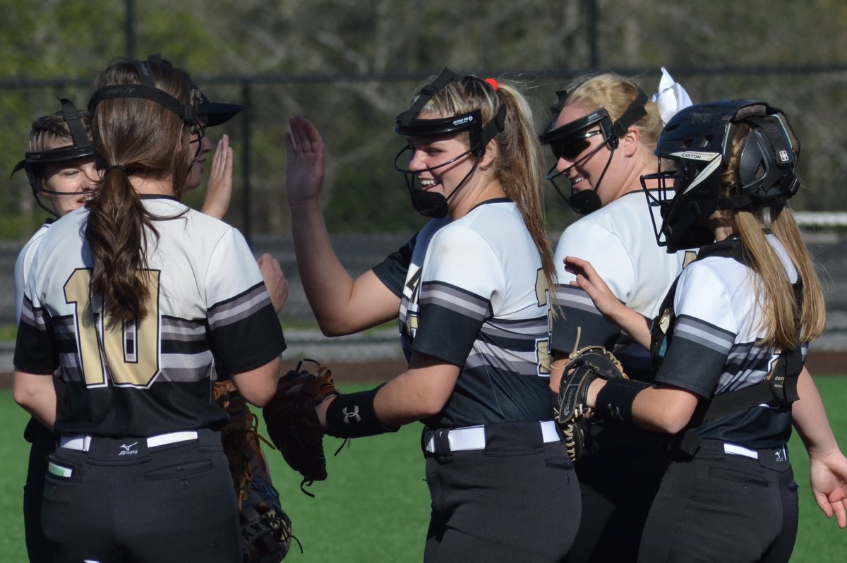 CullmanTribune's tweet photo. Cullman upsets Hartselle 2-1 to extend their postseason run. Brooklyn Morton tossed all seven innings for the 'Cats, allowing just 1 run on 7 hits. Cullman will play a rematch against Mortimer Jordan in the loser's bracket finals tonight with a State Tournament berth on the line. https://t.co/dwHI69jqan