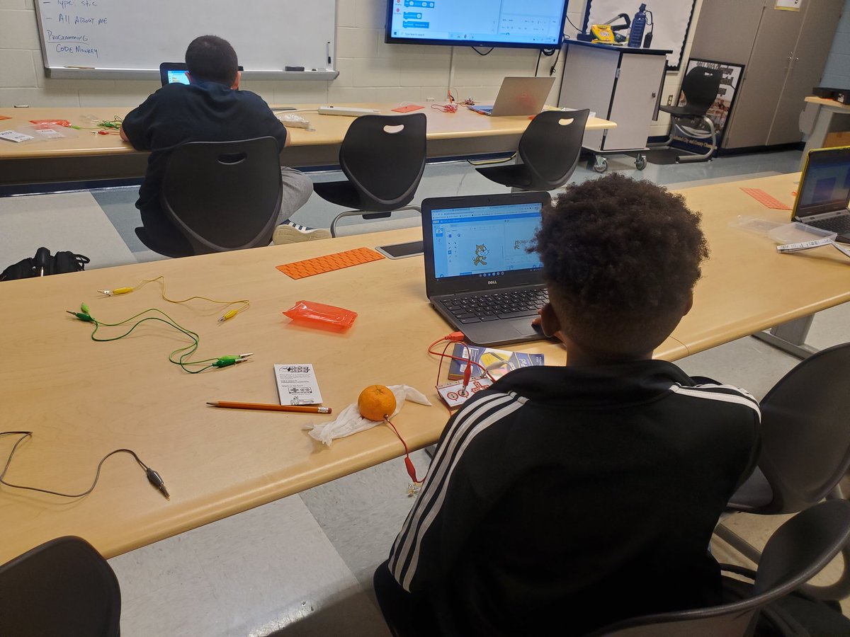 MrsAPursley's tweet photo. Using @makeymakey to test conductivity & create programs in @scratch kept these 6th-grade computer programmers thinking critically! #SparksFlew #GMSbuzz #a5EDventure #vision5
@jbuttrey75 @glenview_middle https://t.co/BJXC3bHxJB