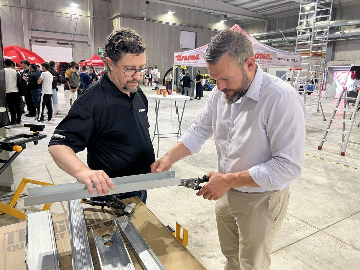 VoxLorca's tweet photo. 📢 Esta mañana nuestro Concejal José Martínez ha asistido a las Jornadas Técnicas celebras por Soldufer Suministros Industriales, que han contado con las últimas novedades del sector y con la presencia de varias marcas y proveedores a nivel internacional. #Soldufer https://t.co/rf7DK9cyMs