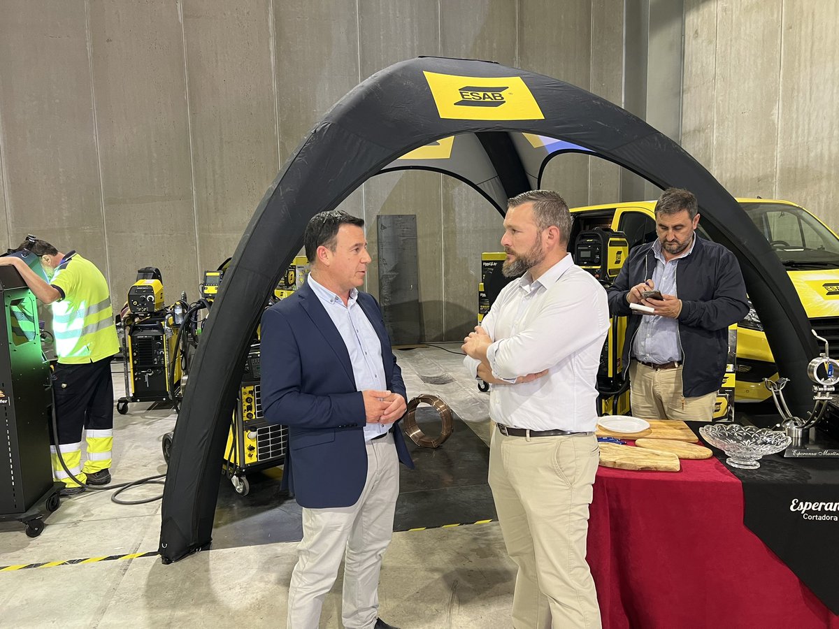 VoxLorca's tweet photo. 📢 Esta mañana nuestro Concejal José Martínez ha asistido a las Jornadas Técnicas celebras por Soldufer Suministros Industriales, que han contado con las últimas novedades del sector y con la presencia de varias marcas y proveedores a nivel internacional. #Soldufer https://t.co/rf7DK9cyMs