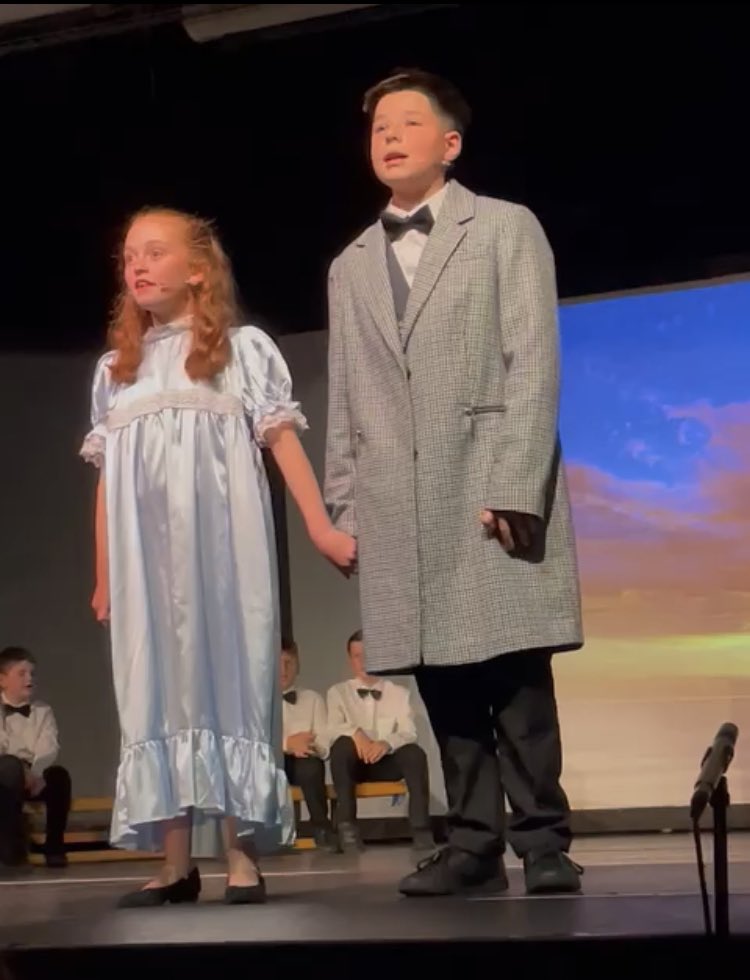 Diolch anferthol <a href="/nanttalwg/">Ysgol Y Fro(Cynradd)</a> am sioe anhygoel heno. Plant a staff talentog dros ben. Rydym mor falch o Lleucu ac yn hynod o ddiolchgar am y cyfleoedd mae hi wedi ei gael. <a href="/missbpugh/">Miss B Pugh</a>