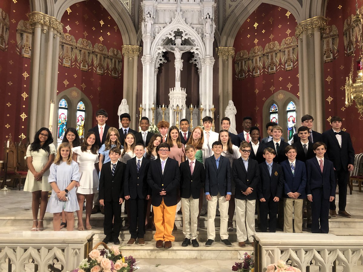 hnjschool's tweet photo. The Holy Name of Jesus 7th grade class did a beautiful job leading our Rosary Procession and May Crowning ceremony today. Thank you to Father Eddie Gros, SJ, to our choir, and to our faculty, staff,  students and parents who made today's celebration so special. https://t.co/dlv5uFi7mY