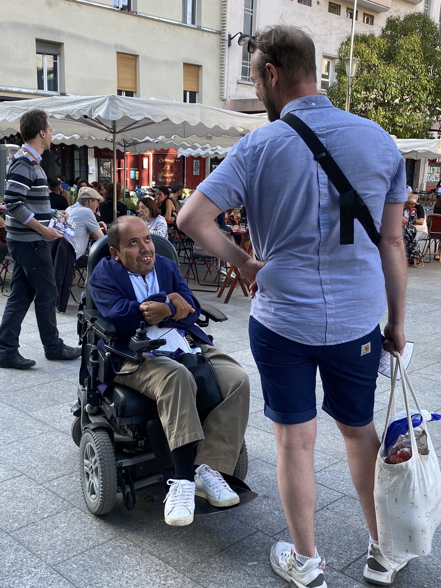 yanisbacha's tweet photo. À la rencontre des habitants de #Paris19 et des leurs idées pour construire ensemble la #MajoritePresidentielle.

#JeRouleAvecYanis #Circo7516 https://t.co/m3TnjSkojc