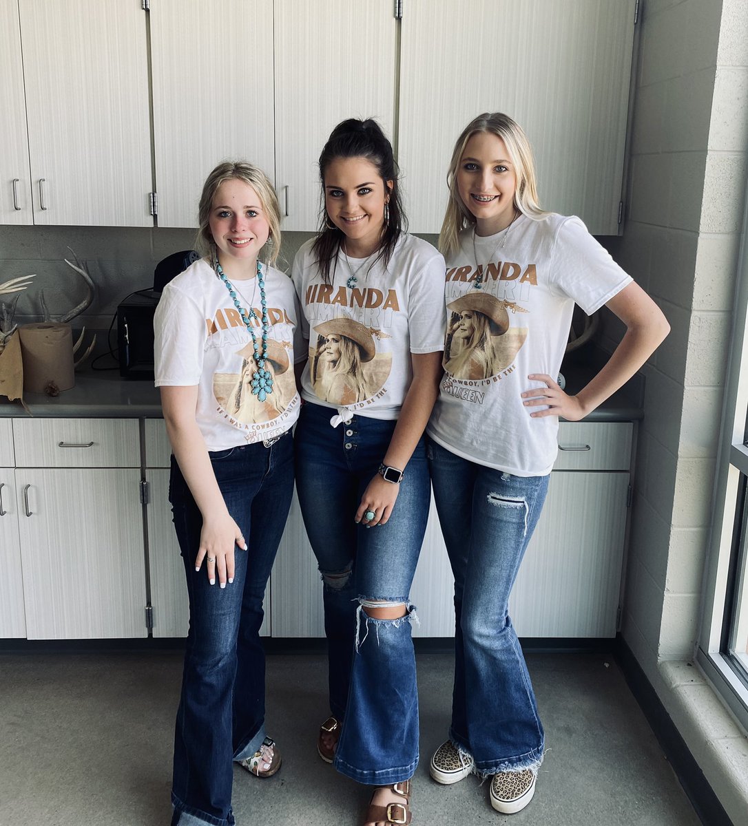 ranfancam's tweet photo. went to school showin off our @mirandalambert shirts today ๐คช๐โค๏ธ๐ #thebandwagontour #getonagain https://t.co/a25U3LfxMQ