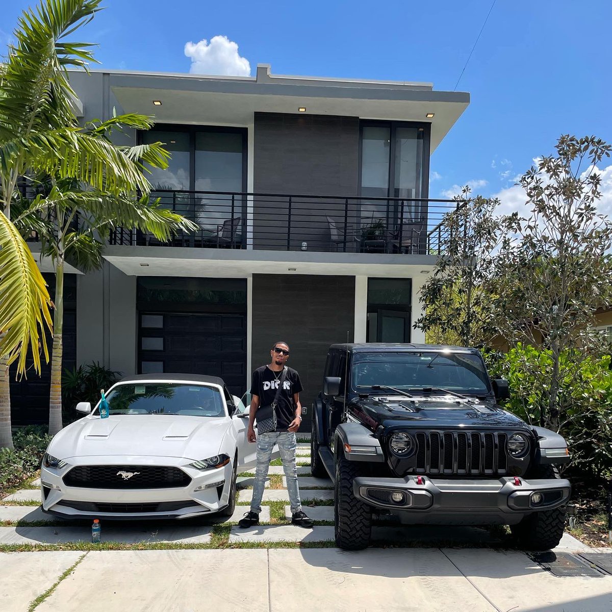 iamkingfeek's tweet photo. 🍾🌴 https://t.co/SidHNAAtM1