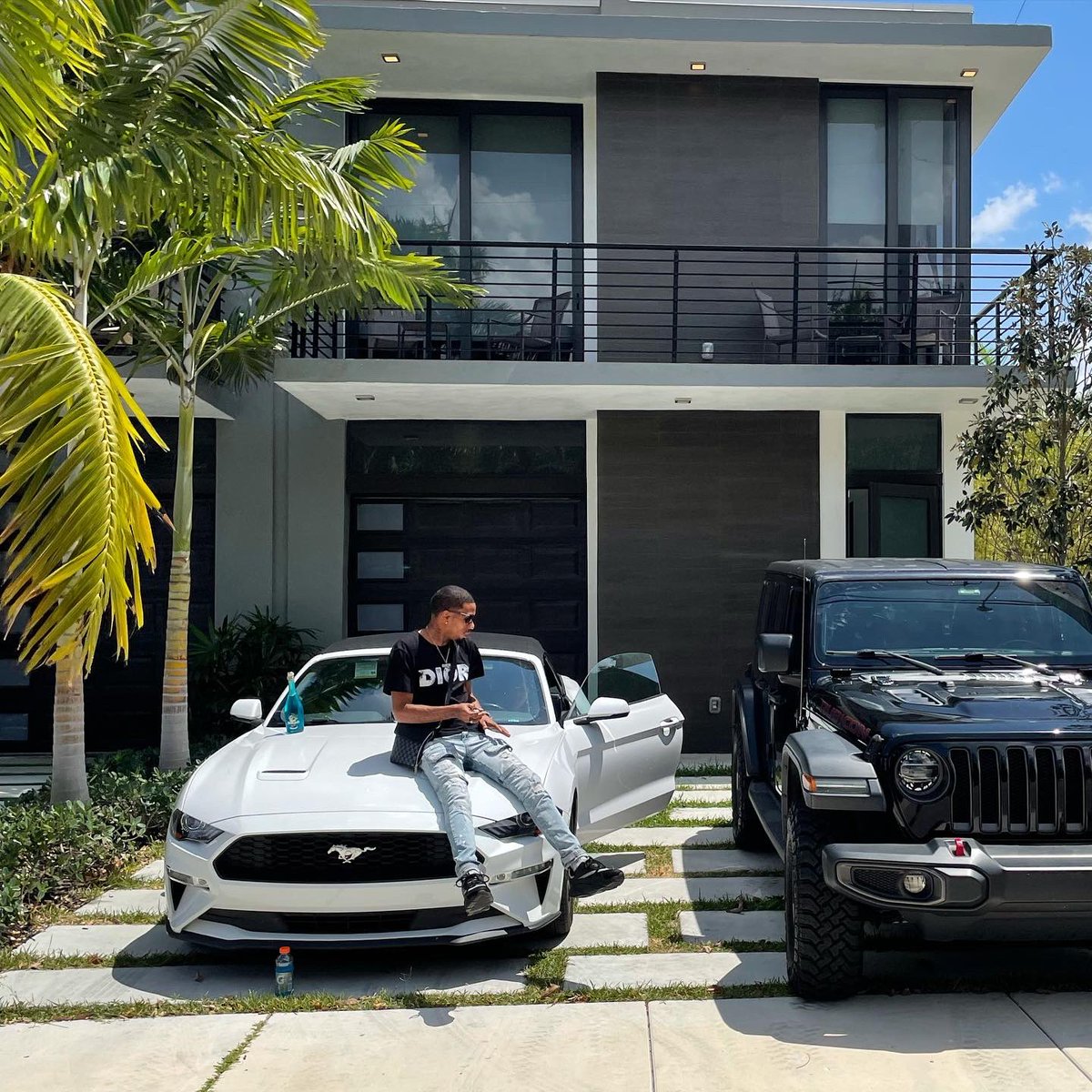 iamkingfeek's tweet photo. 🍾🌴 https://t.co/SidHNAAtM1