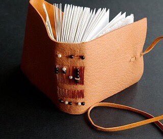 wivenhoebooks's tweet photo. #artintheshed #wivenhoearttrail at the bookshop - Fri 13th May 10-5, Sat 14th May 12-5, Sun 15th May 10-4 with @bookspell #emmaconnollyart #jamesdodds 😍 https://t.co/UvEu62Dj91