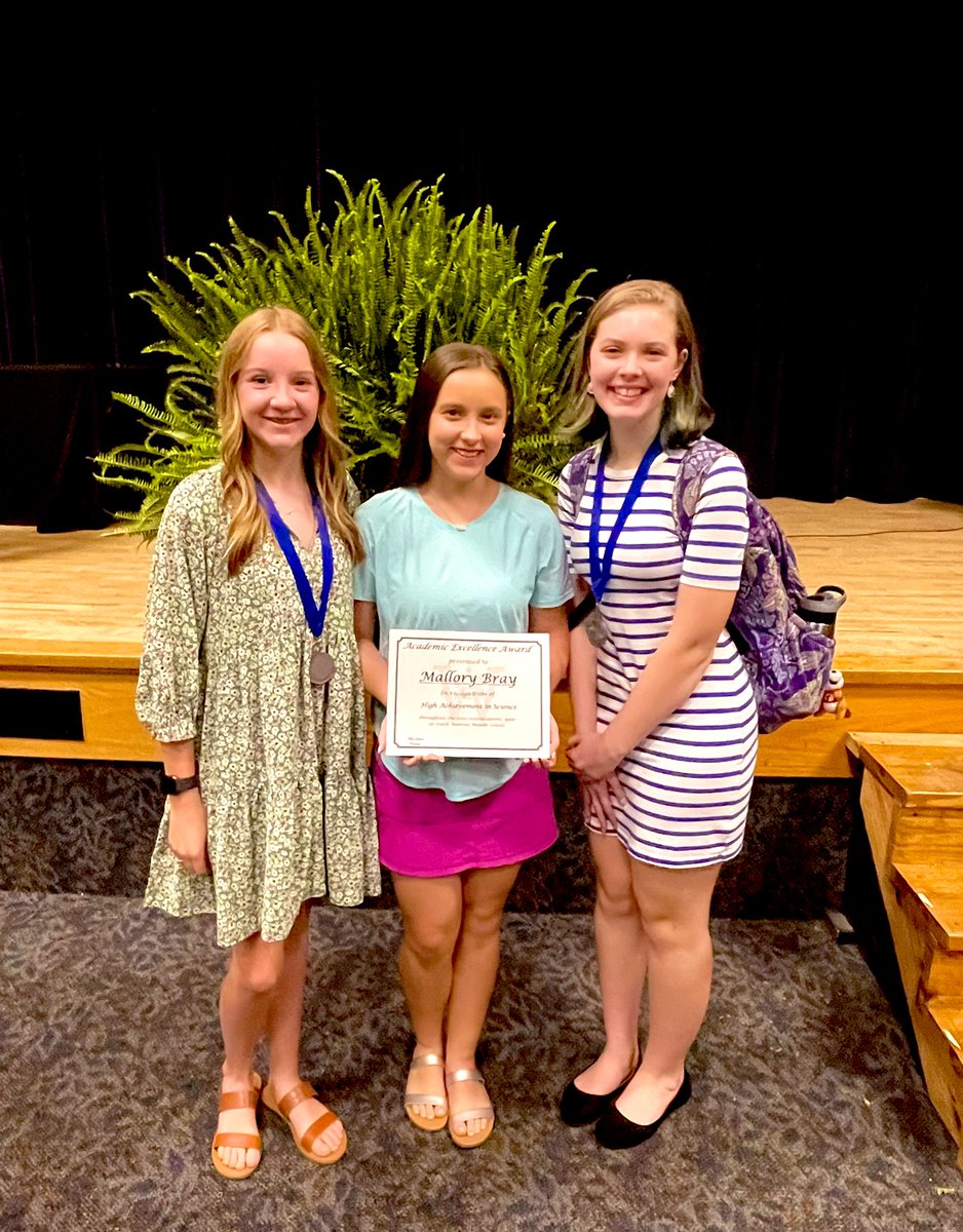 JAMBray2002's tweet image. Proud of these SWHS Dancers who are working hard in the classroom as well as the dance studio @SWHSDance