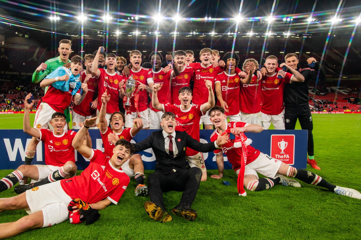 ManUtd's tweet photo. 1953. 1954. 1955. 1956. 1957. 1964. 1992. 1995. 2003. 2011. 𝟮𝟬𝟮𝟮 🏆

🔴 #MUAcademy x #FAYouthCup 🔴

#MUFC https://t.co/YWPE9KOzTa