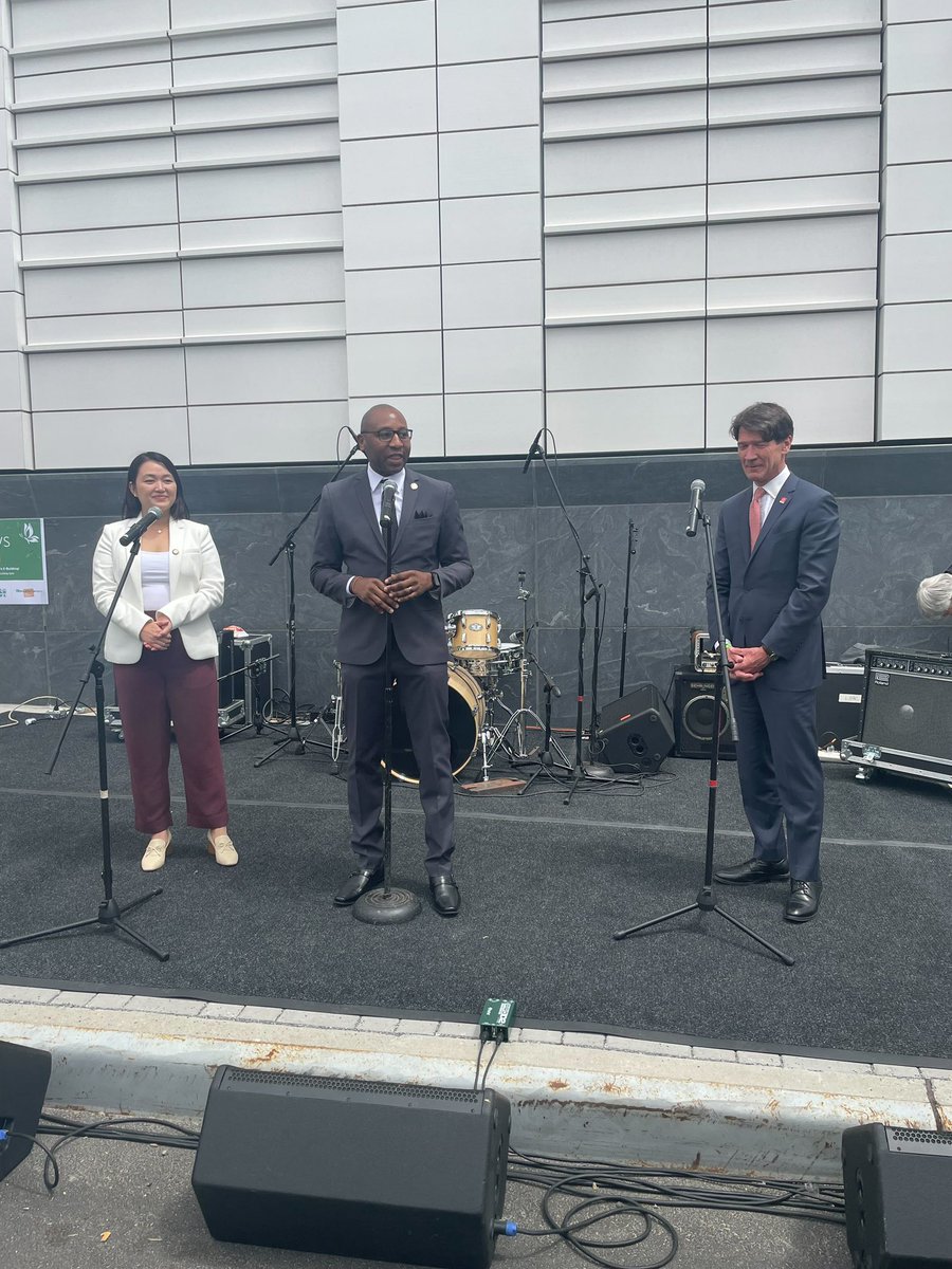 CMJulieWon's tweet photo. Joined @laguardiacc’s Pop Up Plaza Event to support @NYC_DOT open street for LAGCC Campus. CUNY students &amp; high school students deserve to have access to safe, outdoor spaces as part of their campus experience. We’ll also be partnering to build a protected &amp;connected bike network https://t.co/gopiMbnj97