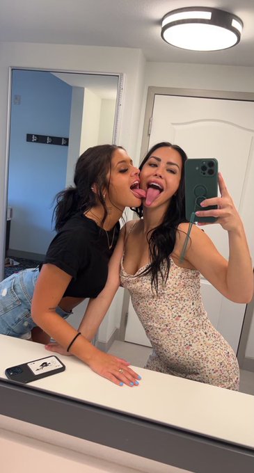 Sleep overs with @xxxforkeeps are so hot ? We will be having fun all night on my site, Subscribe if you