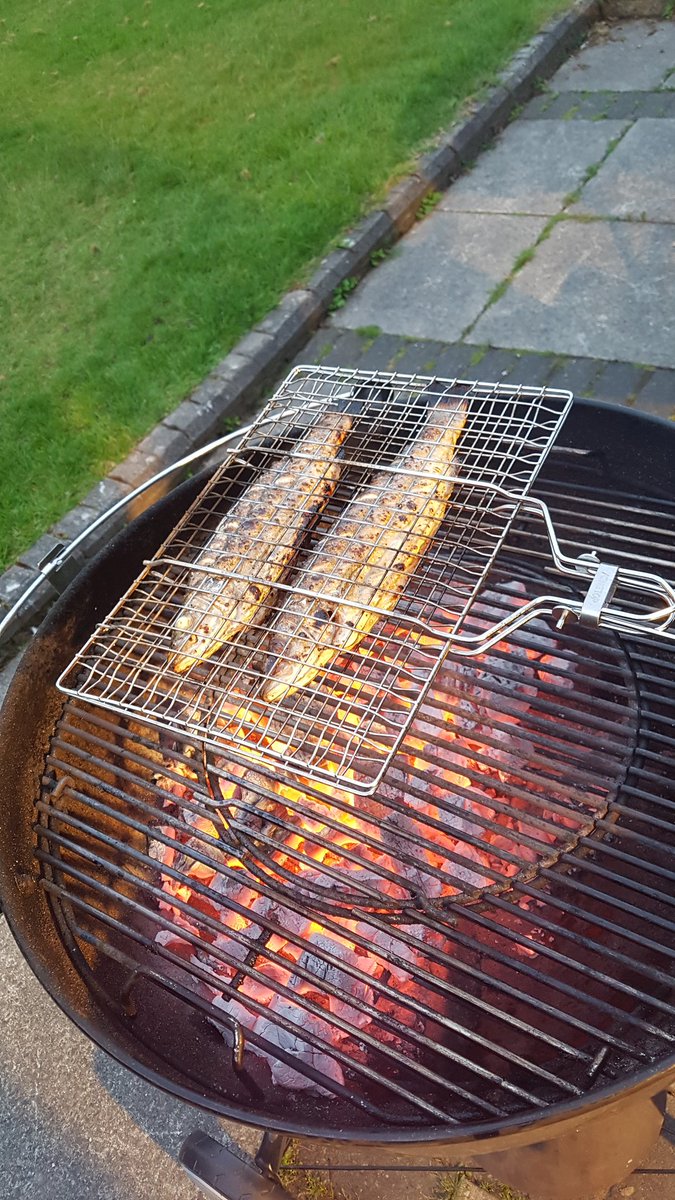 Miss Knuckles tweet media