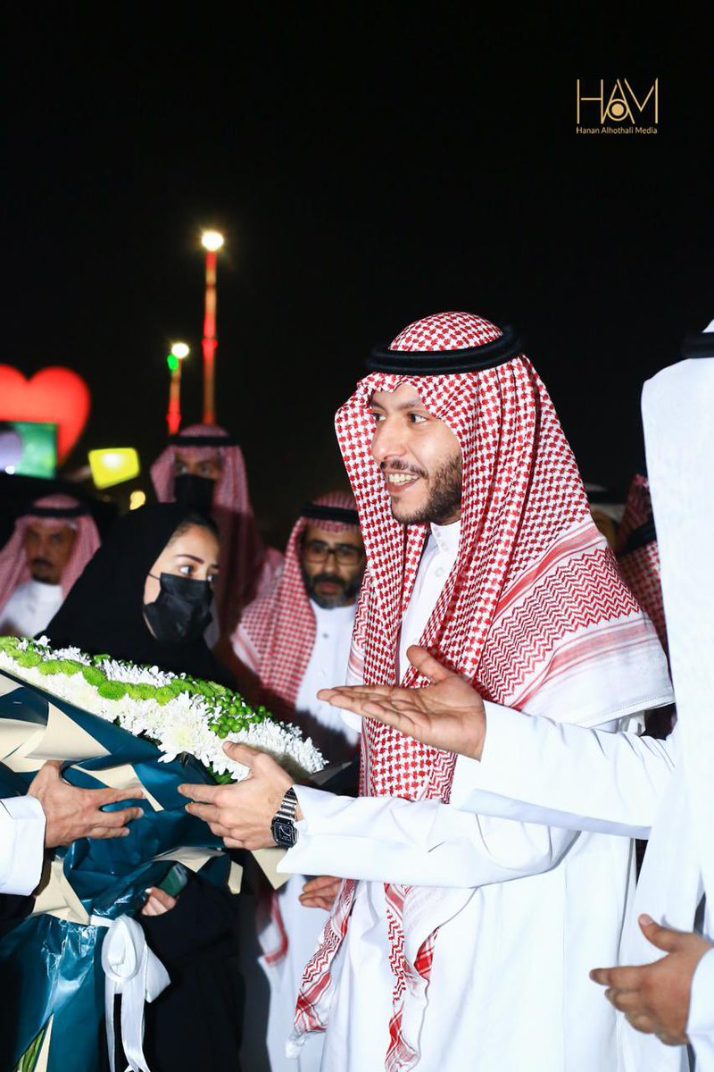 Firstshot5's tweet photo. ترحيب أهالي الطايف بصاحب السمو الملكي الأمير  #سعود_بن_نهار_بن_سعود في مهرجان مدينة الورد بالورد الطائفي 🤍
                          ******
#مهرجان_طائف_الورد #مهرجان_الورد_الطائفي #مهرجان_الورد @Saudi_MT @MOCSaudi @Firstshot5 @saudiatv_news @tc_gov @gov_taif https://t.co/hst3N8TgWa