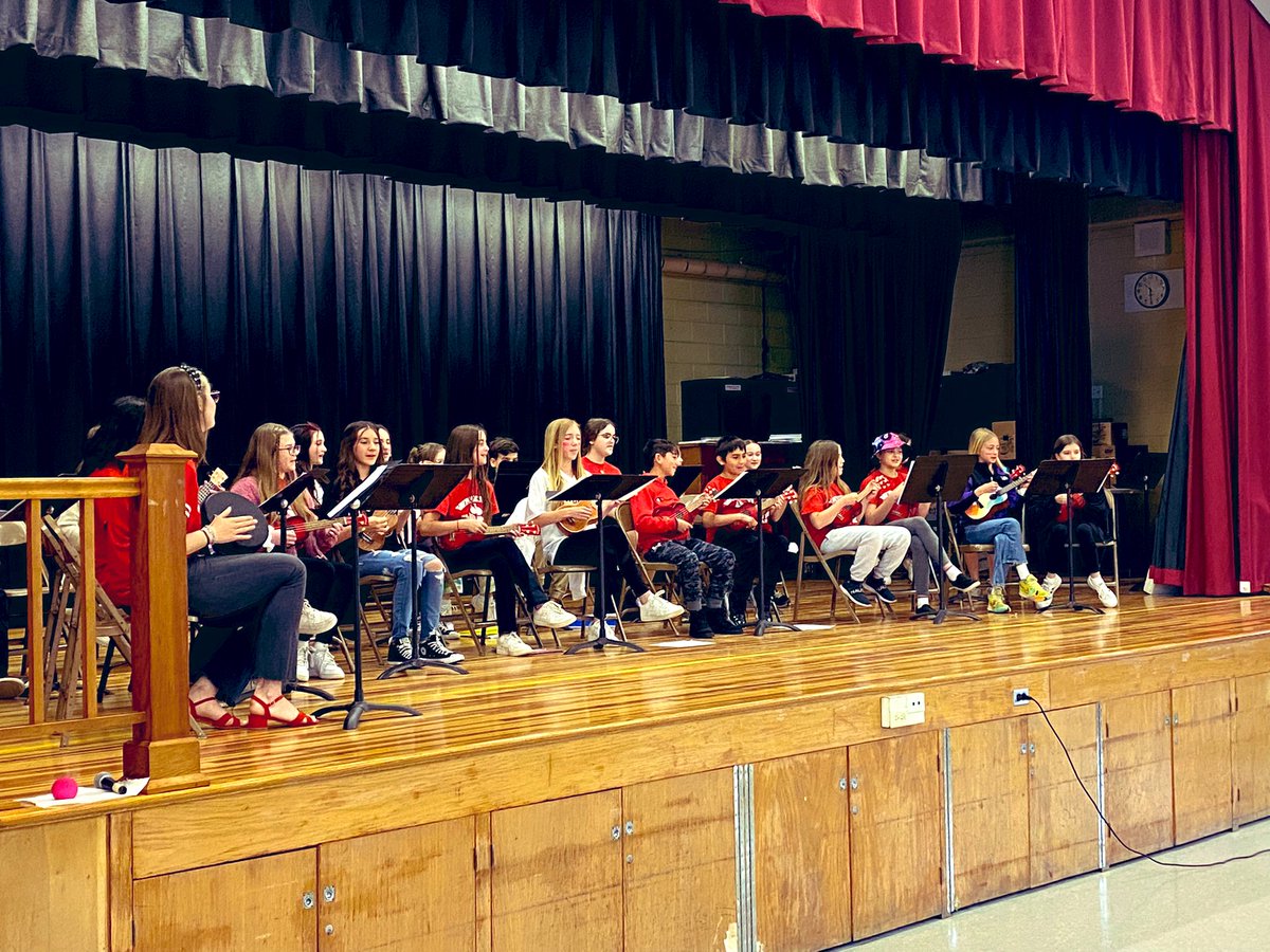 Ms. Holmes’ 5th grade ukulele club had their first performance today at the kindergarten orientation for the Sachem class of 2035. Everyone in attendance was so impressed. #welcomekindergarten