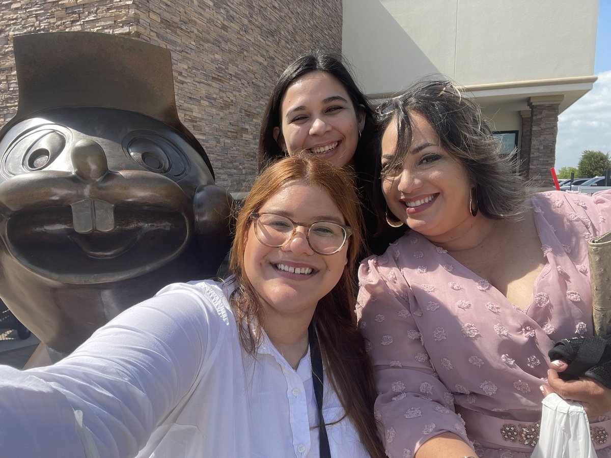 MichelleNMart's tweet photo. It only took a year of living in HTX to go on visit my first Buc-ee’s! https://t.co/rr751ACjVN