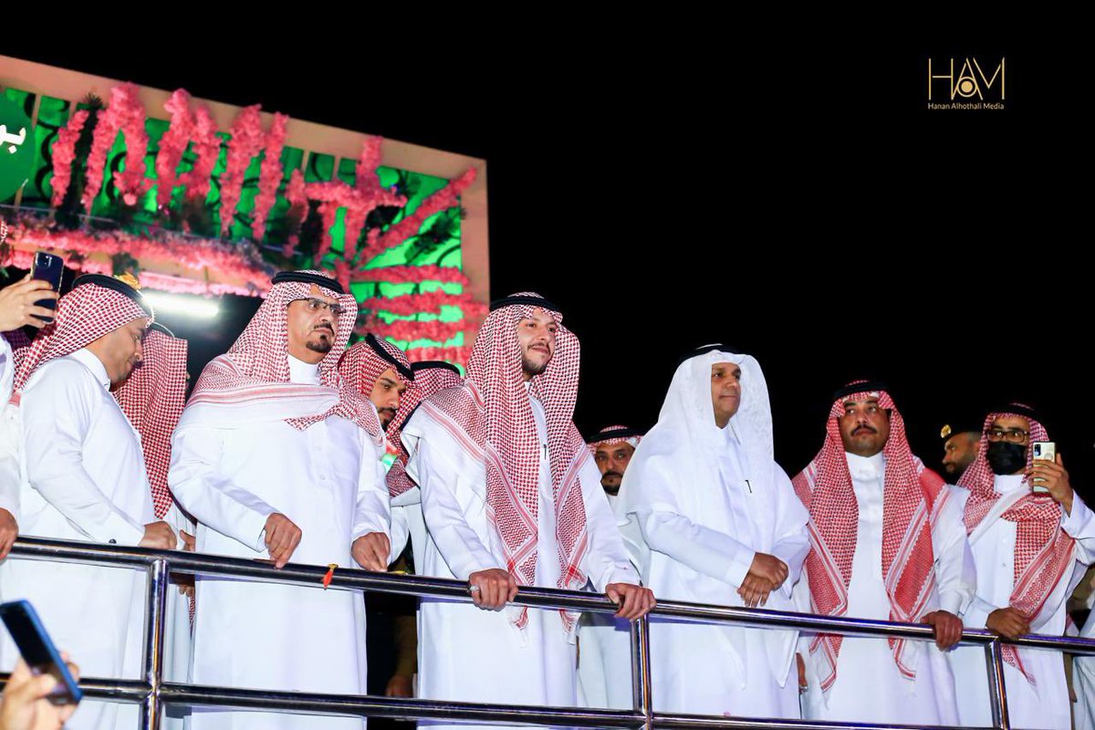 Firstshot5's tweet photo. استقبال وفرحة الزوار بصاحب السمو الملكي الأمير  #سعود_بن_نهار_بن_سعود بمهرجان الورد الطائفي .🤍                    
                            ******
#مهرجان_طائف_الورد #مهرجان_الورد_الطائفي #مهرجان_الورد @Saudi_MT @MOCSaudi @Firstshot5 @saudiatv_news @tc_gov @gov_taif https://t.co/yTsCZXUrL2
