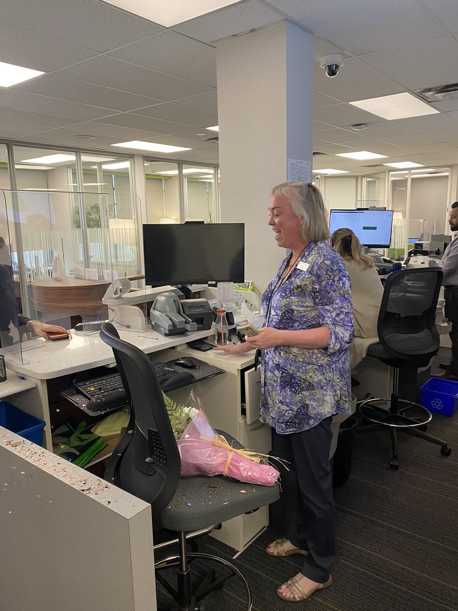 Christina0679's tweet photo. Big day today as we celebrate @KleinBeekman and her 29th anniversary with the Parksville  @TD_Canada Trust!!! Wow! 

Thank you for everything that you do and cheers to many more happy days ahead🥂💐

@rumsters @BruceGray_TD @JohnDLawson_TD https://t.co/g5qnjrHRmc