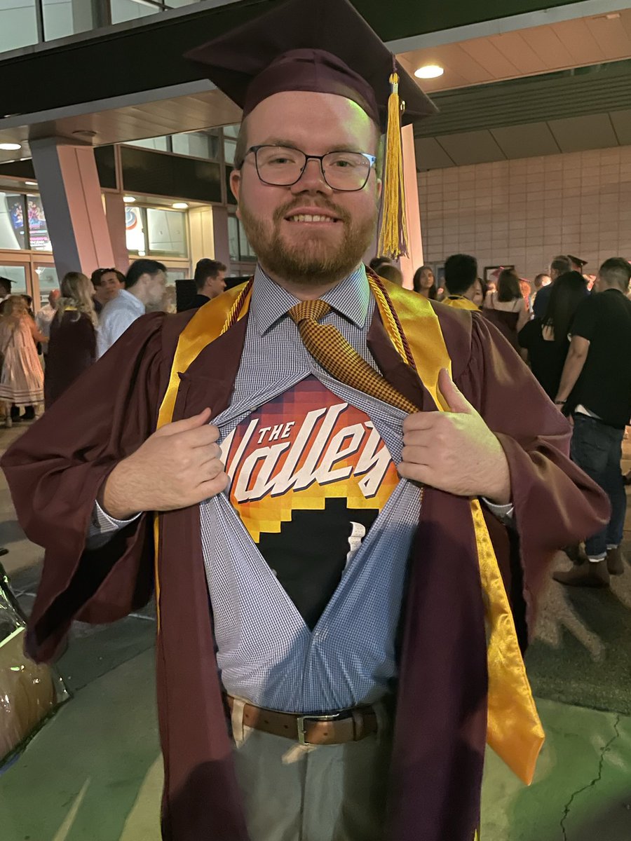4VRADVL's tweet image. When your son is graduating from @Cronkite_ASU in sports journalism at the same time as the @Suns are playing the Mavs down the street… @TheSunDevils @PaolaBoivin #RallyTheValley #ASUgrad #superfan