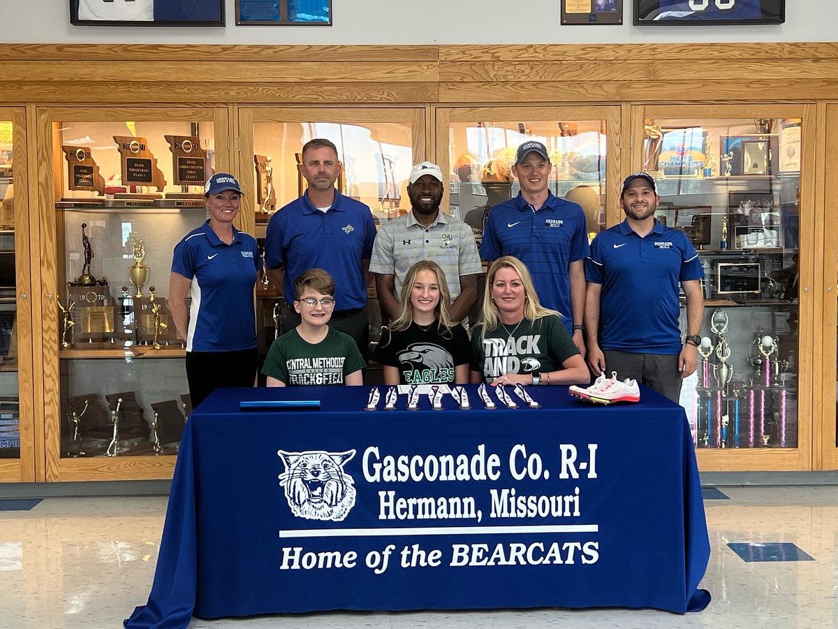 CoachKenny__'s tweet photo. Pen to Paper
🖋🖋🖋🖋
Morgan Miller
Hermann HS
@cmuxctf
#ComeEarnYourWings
#CommitToCentral
🟢⚪🦅🟢🟢⚪🦅 https://t.co/la6Cxc59FZ