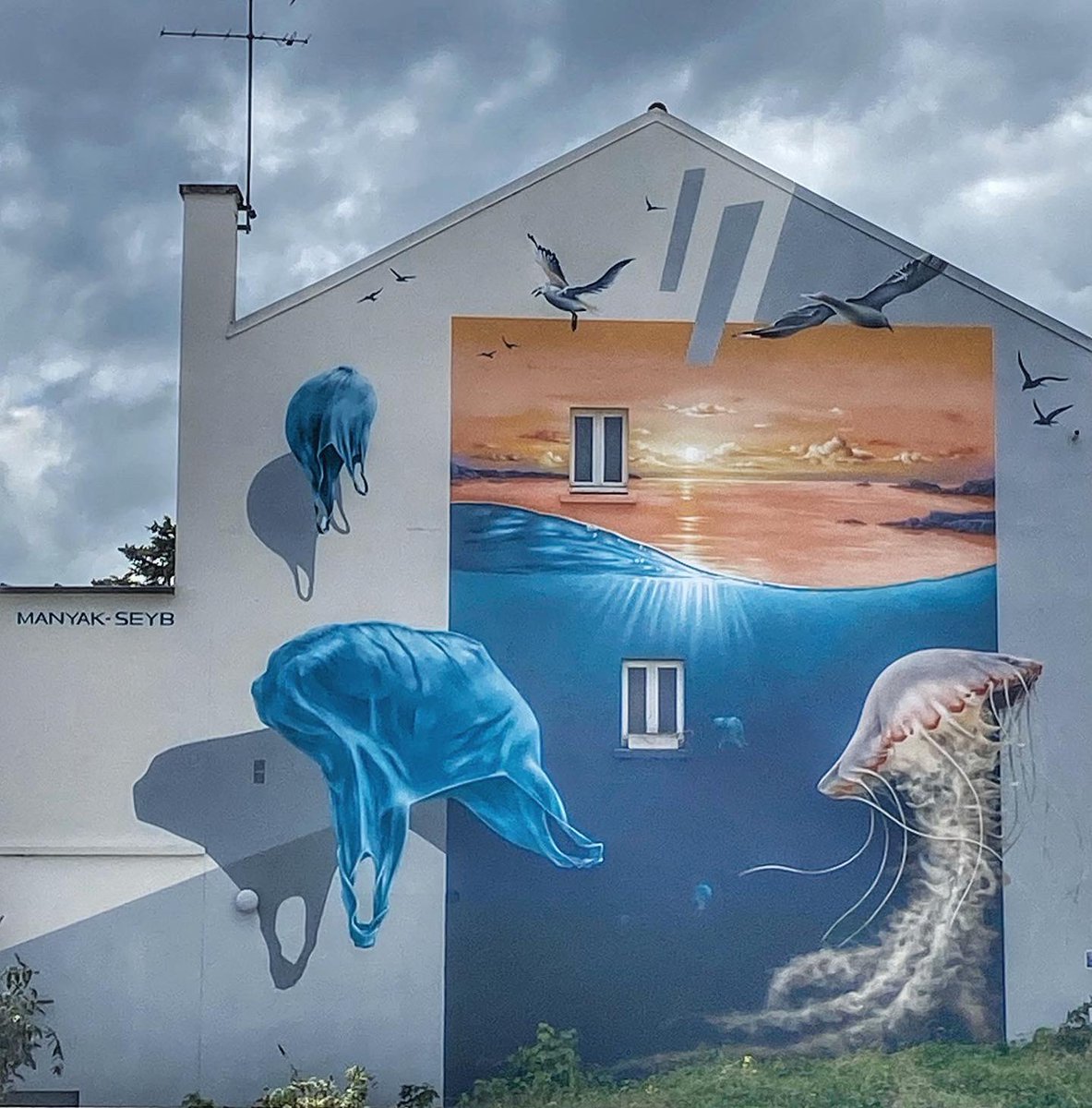 HunterStreetart's tweet photo. [#streetartsaintbrieuc - AOÛT 2021] Artwork « Jelly Bag » by Manyak_paris &amp; SEYB ART, crée dans le cadre du @JustDoPaint1 2020 (#3) et découvert à #saintbrieuc !
#manyak_paris #seybart #streetartanimals #justdopaint #streetart #graffiti https://t.co/wIARQjWmlt