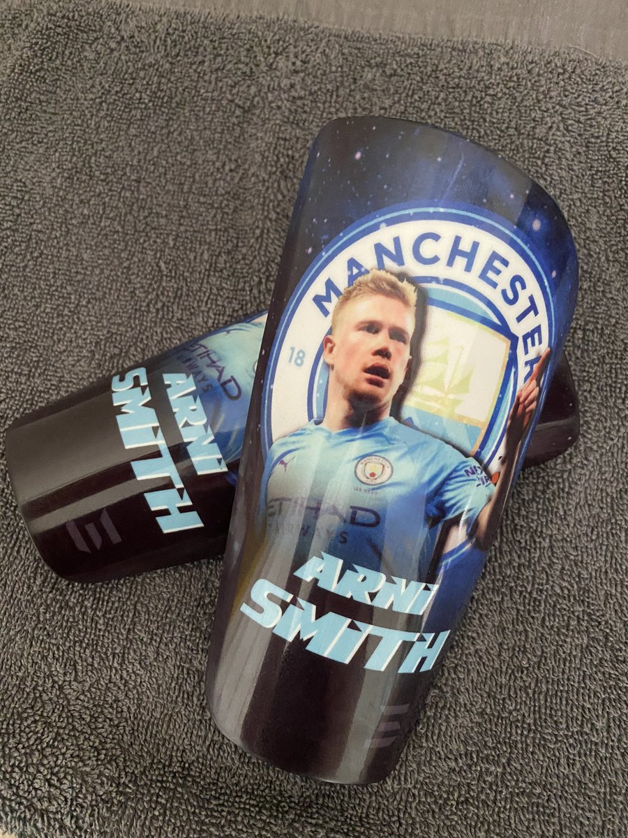 EliteShinPads's tweet photo. 🤩A great showing by Kevin De Bruyne tonight. 🤩

Order your custom designed pads ready for next season. 
Email us at eliteshinpads@gmail.com
Any name, badge, image. 

#MakeThemYours #MCFC #DeBruyne https://t.co/jNwD2l0CXx