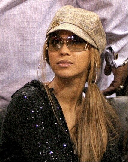 archivalbey's tweet photo. Beyoncé at a basketball game (2005) https://t.co/PtNvsyUaOH