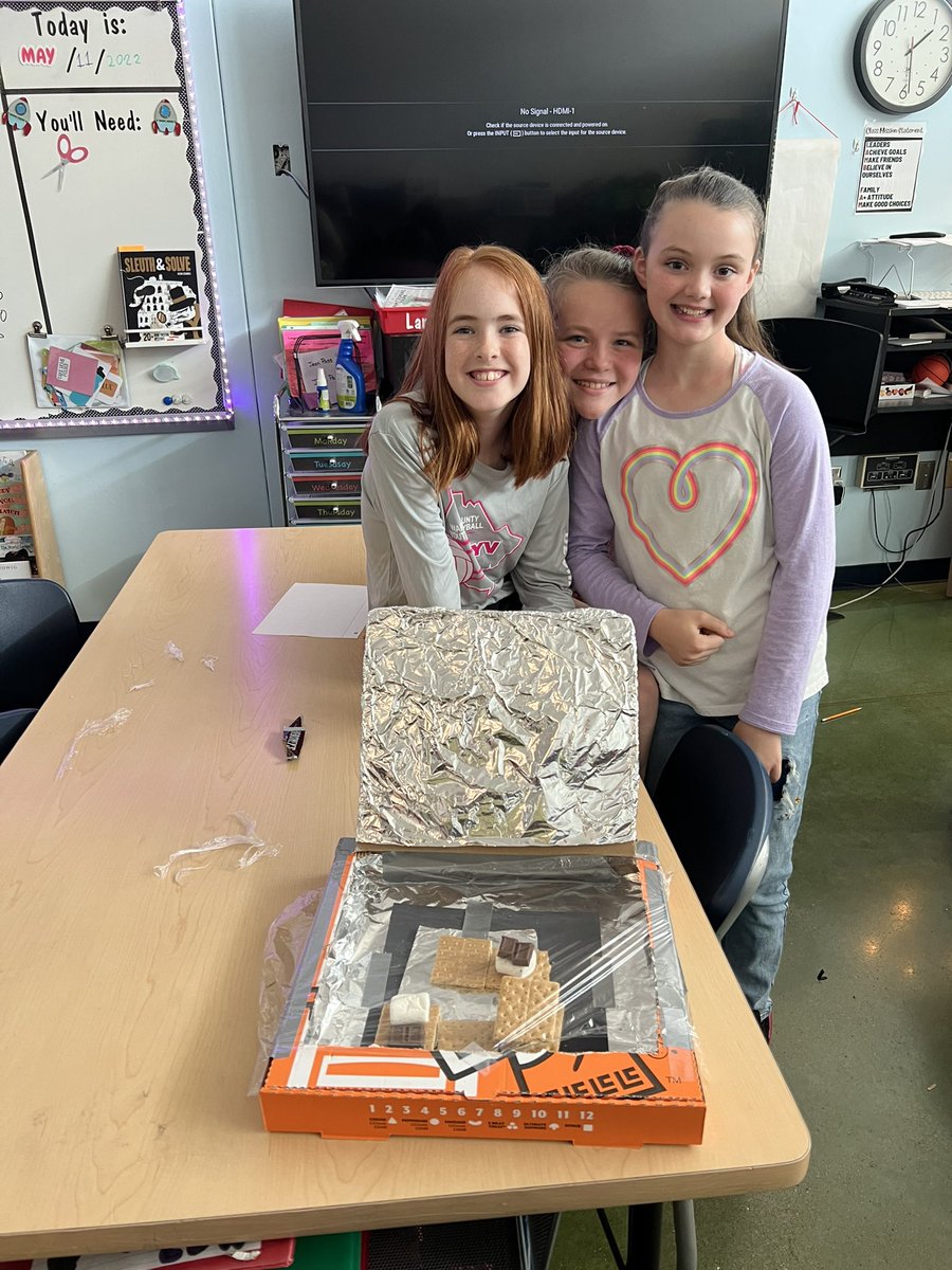 MsLambJRES's tweet photo. Today was epic! Could have asked for a better day for solar ovens! ☀️🍫Thank you so much @jetspizzabgky @DonatosBGKY and Little Caesar’s for your donation of pizza boxes. https://t.co/c8gJEBLYXD